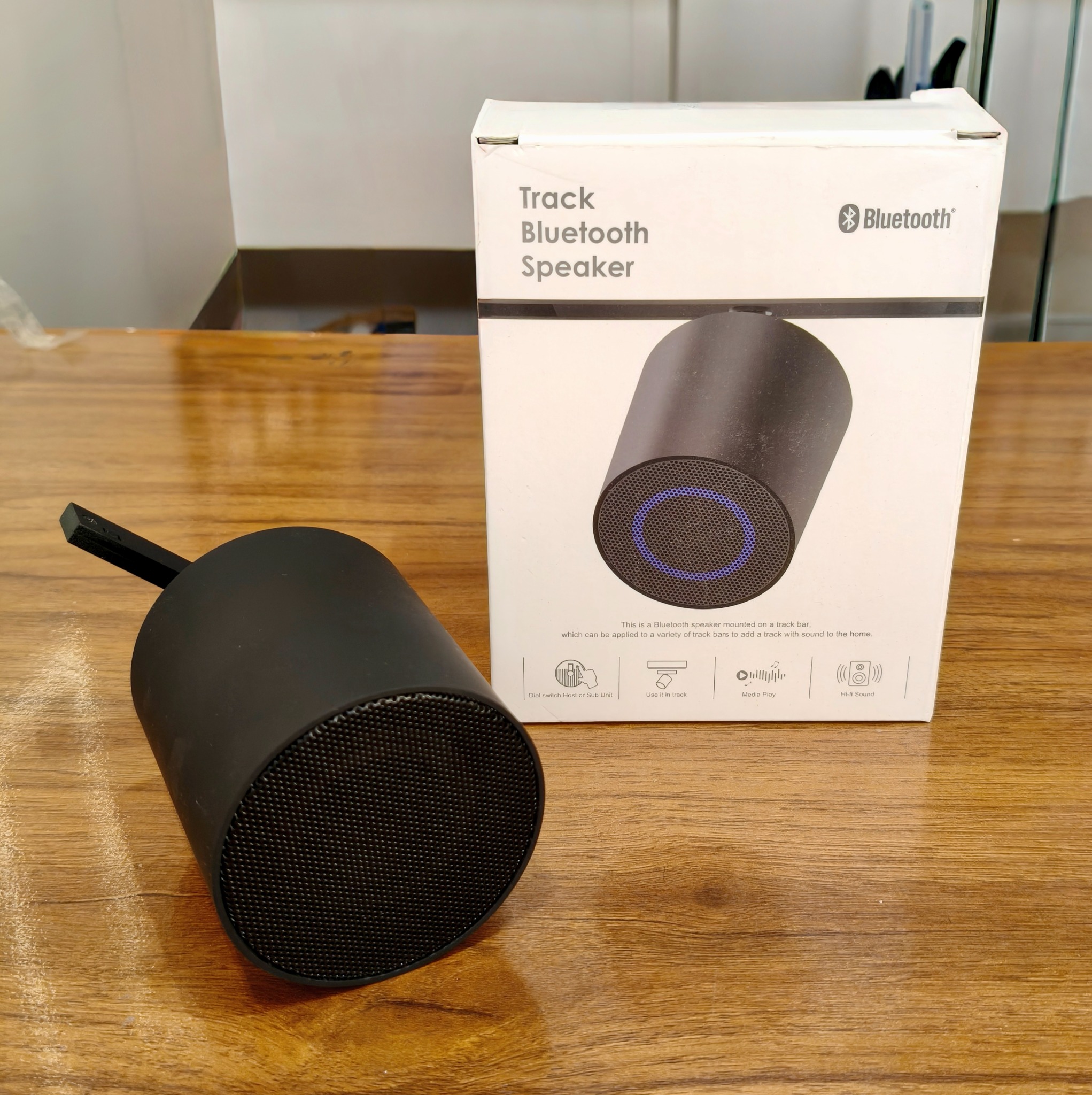 Bluetooth speaker for magnetic track